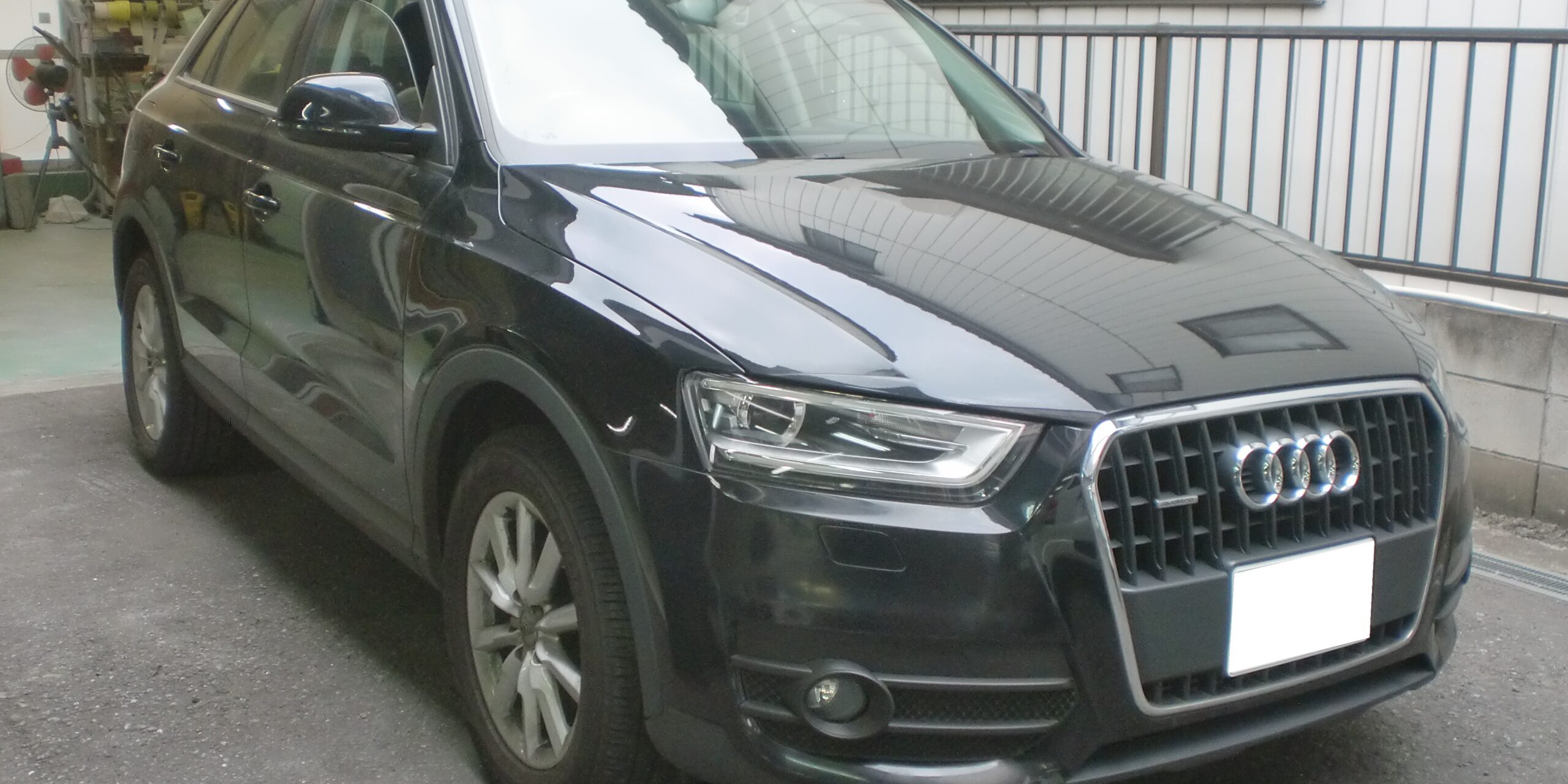 アウディ Q3 オールペン オールペイント ボルボ サンダーグレーメタリック ７２８ 全塗装 下処理編 埼玉県川口市の板金塗装 オールペンならワイズオートデザイン