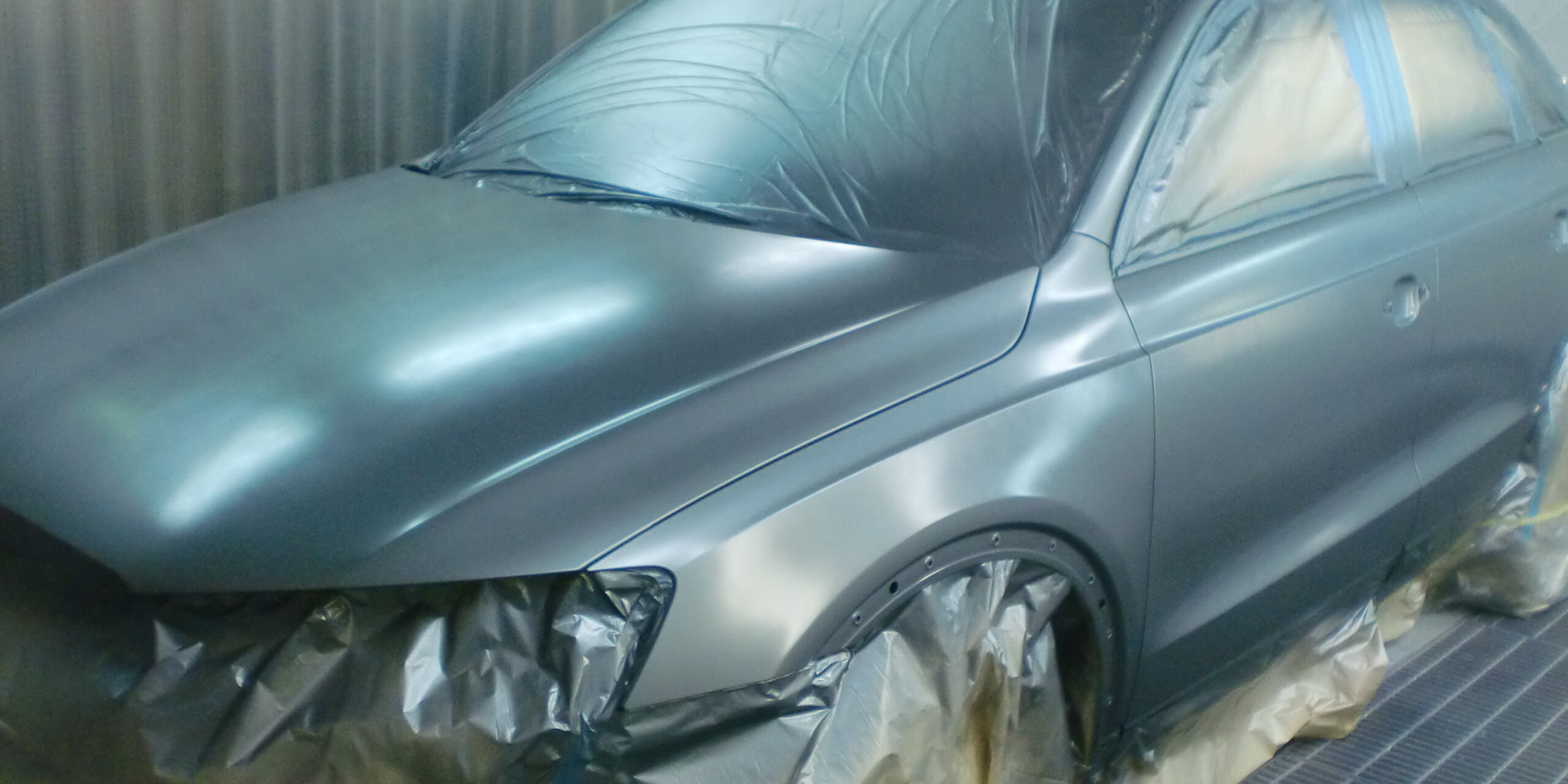 アウディ Q3 オールペン オールペイント ボルボ サンダーグレーメタリック ７２８ 全塗装 塗装編 埼玉県川口市の板金塗装 オールペンならワイズオートデザイン